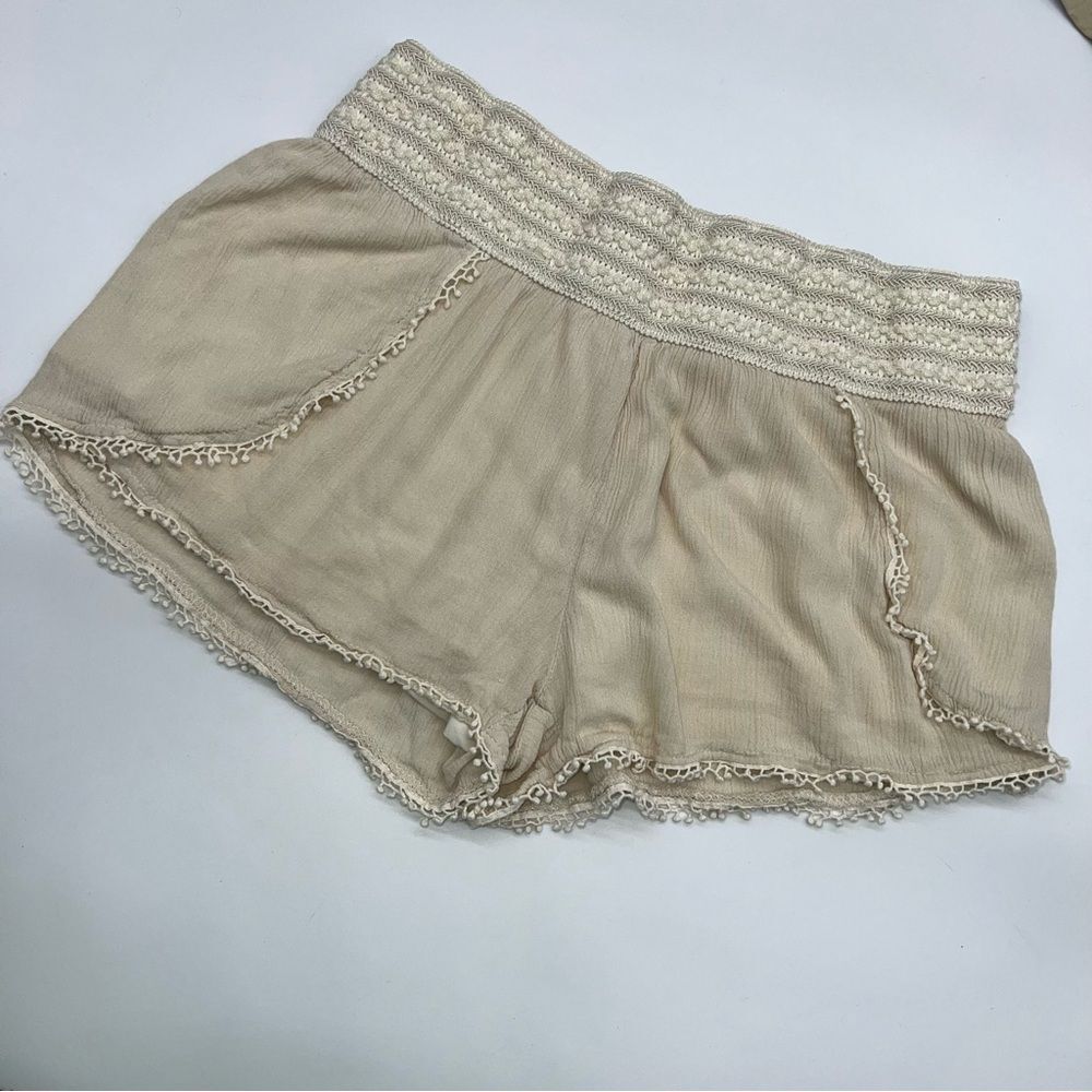 No Boundaries Cream Women's Short-Shorts w/Cream Embroidery Mock Tulip Leg Sz L